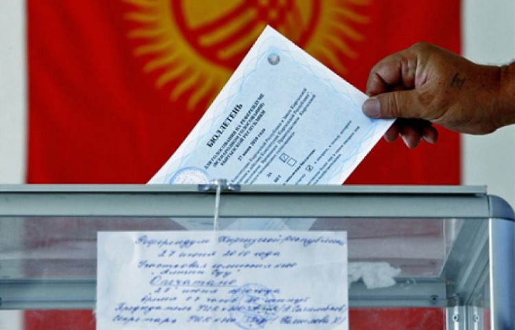 На участке в Оше избирателям выдали бюллетени с галочкой, проставленной за «Биримдик»